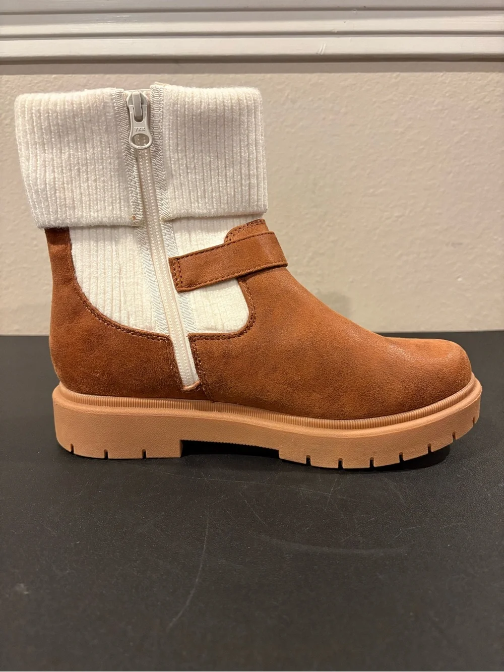 Cat & Jack Kristie Cognac Knit Cuff Boots Youth Size 4Y NWT Fast Shipping